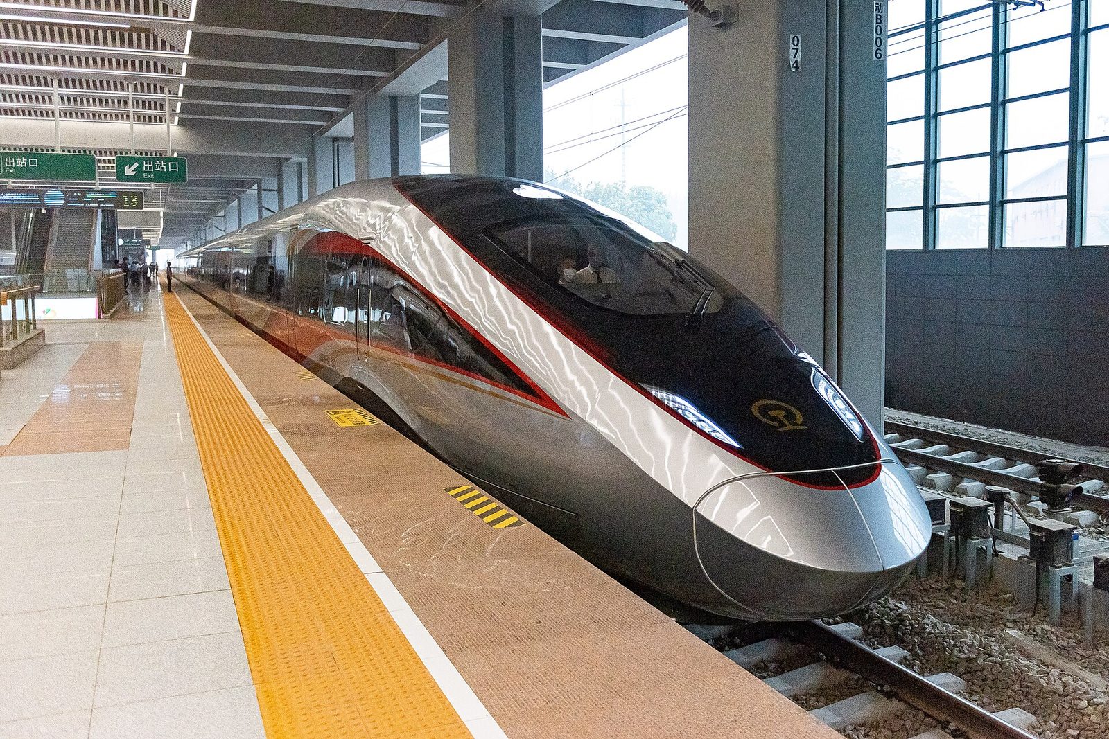 复兴号 CR400BF-GZ 型智能高寒动车组